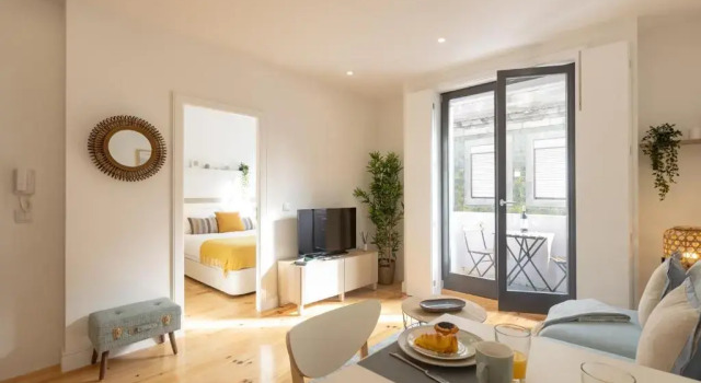 Sweet Flat 4Two in City Center w/ Balcony, Забронировать Отель Бонфим Порту, рядом с Театр Coliseu do Porto