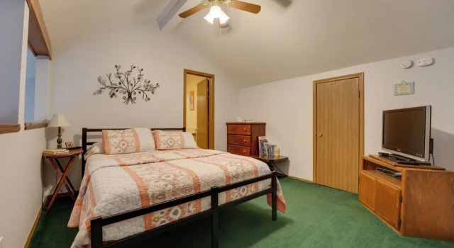 3 Mi to Titanic Museum: Branson Condo w/ Fireplace