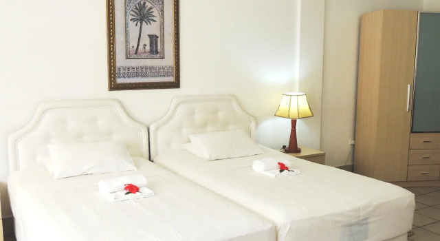 Студия Reef Holiday Apartments