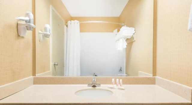 Номер Standard Ramada by Wyndham St. Johns