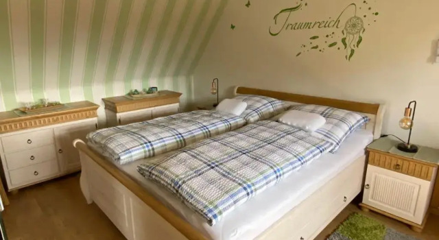 Ferienwohnung Röpersberg, Забронировать Отель Ратцебург Lauenburg Lakes, рядом с Badestelle Ratzeburg