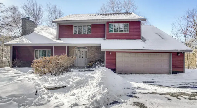 < 1 Mi to Hunter Mtn: Spacious Home w/ Hot Tub!, Buchen Sie Ferienhaus  