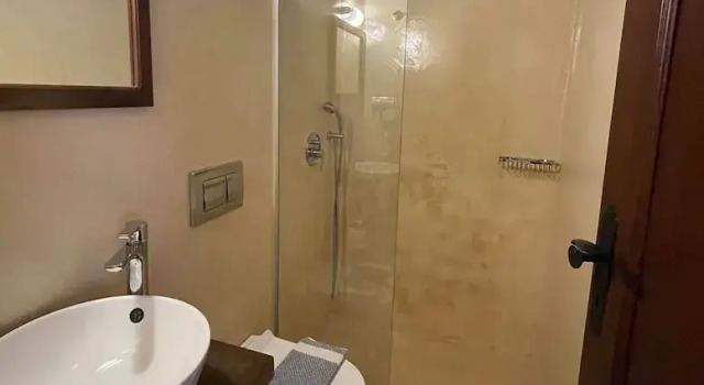 Двухместный номер Standard с балконом и с видом на внутренний двор Captain Vasilis Hotel