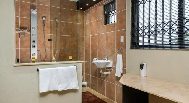Ya Rona Sea View -5 Bedroom Ramsgate Holiday Home KRB1, Забронировать Отель Отели Рамсгит с парковкой, Парковка