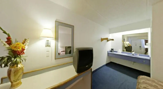 Номер Standard Days Inn by Wyndham Charlotte University