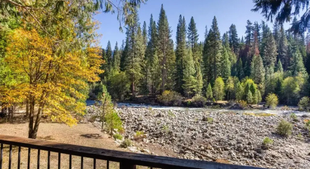 Коттедж 64 River Lodge