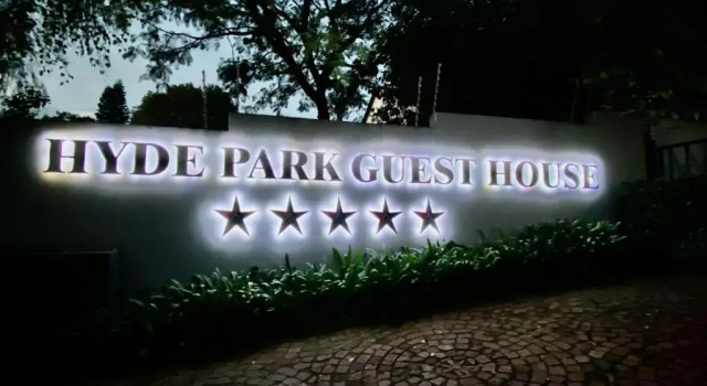 Hyde Park Guest House, Забронировать Гостевой дом Отели Йоханнесбург с парковкой, рядом с South African Chamber of Commerce and Industry, Парковка