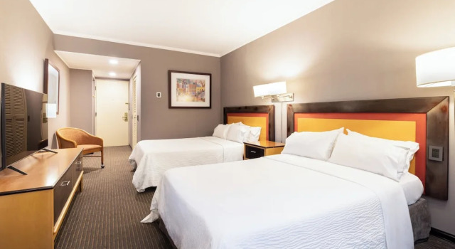 Четырёхместный номер Standard Holiday Inn Express Puerto Madero by IHG
