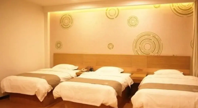 Трёхместный номер Standard GreenTree Inn Jinan Changqing District Changqing University Town Express Hotel