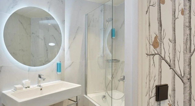 Трёхместный номер Superior Hôtel Le Royal Monceau Raffles Paris