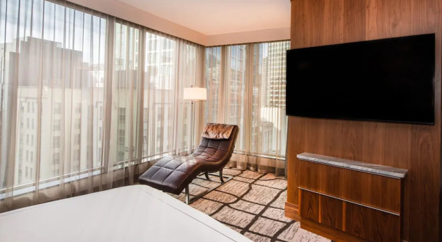 Люкс с 2 комнатами с видом на воду The Charter Hotel Seattle, Curio Collection By Hilton