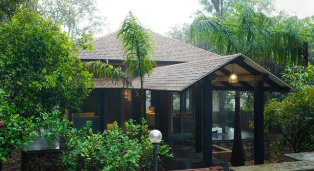 SaffronStays the Glasshouse - Romantic Panchgani Villa with Panoramic Views & Cozy Comfort