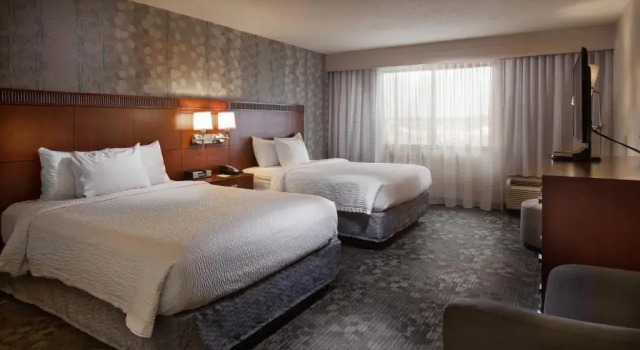 Двухместный люкс c 1 комнатой с видом на внутренний двор Courtyard by Marriott Fayetteville