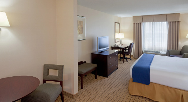 Holiday Inn Express Hotel & Suites Rochester, Varaa Hotelli Hotellit New England uima-altaalla, Uima-allas