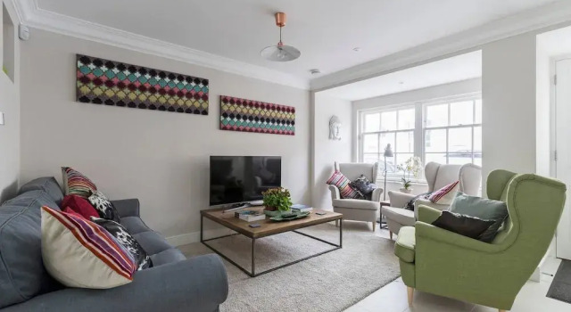 Gorgeous 5BR home with garden and parking in Battersea, Забронировать Отель Отели Лондона с парковкой, рядом с Старая Церковь в Челси, Парковка