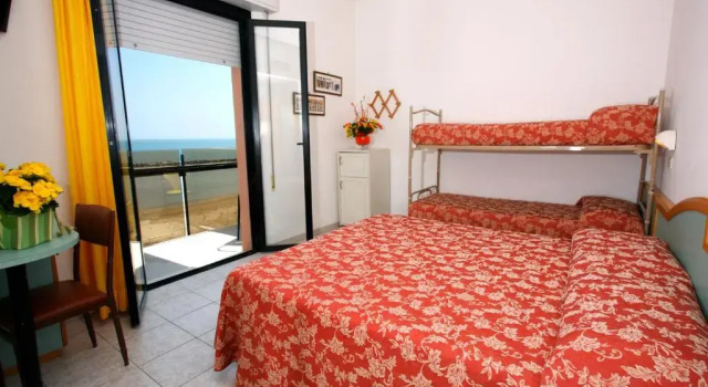 Четырёхместный номер Economy Hotel Baia