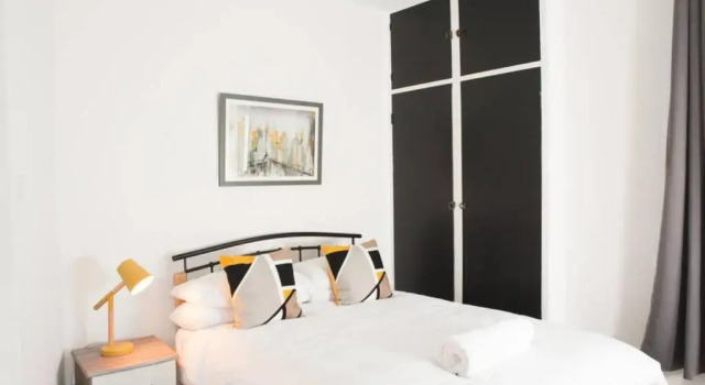 Newport house sleeps 9 - Mycityhaven