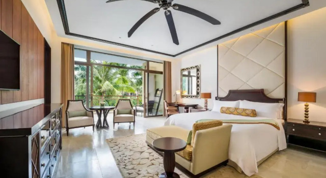 Двухместный номер с балконом Курорт The St. Regis Sanya Yalong Bay