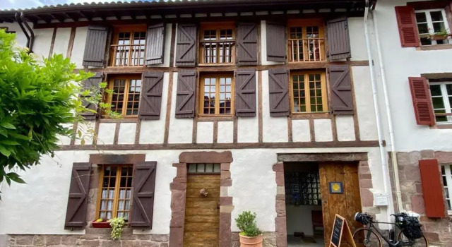 Gite de la Porte Saint Jacques: a hostel for pilgrims, Varaa Hostelli Saint-Jean-Pied-de-Port 