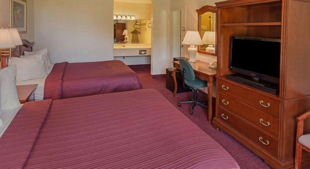 Четырёхместный номер Standard Quality Inn Ennis