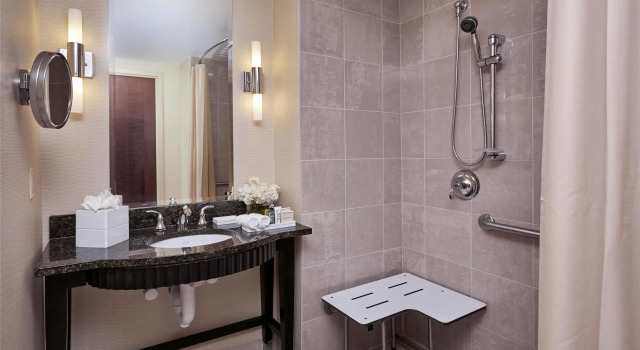 Четырёхместный номер Standard Hilton Baltimore Inner Harbor