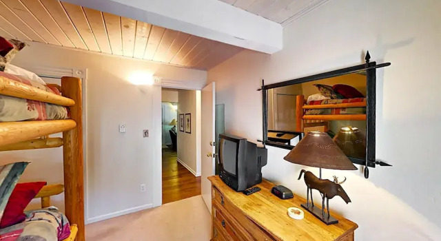 916 E Hopkins Ave Condo #201 - 3 Br condo by RedAwning, Забронировать Апартаменты/квартира Апартаменты Аспен, Апартаменты/квартира