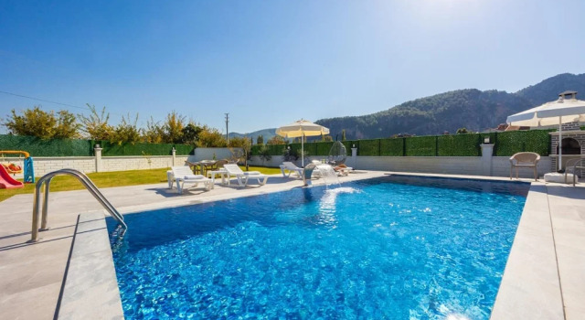 Villa Grand Yasar 4 With 4 Bedrooms and 4 Bathrooms, Rezervovat Vila Hotely v Mugla s parkováním, Parkování