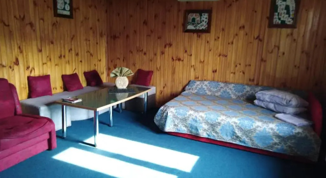 Cama en dormitorio compartido HotelHola