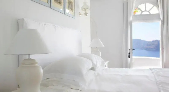 Полулюкс с красивым видом из окна Kirini Suites & Spa Hotel