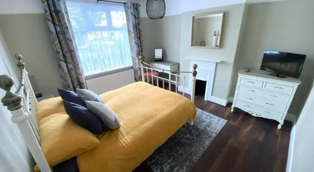 Spacious 2 Bed APT sleeps 4 near Bournemouth Beach, Забронировать Отель Борнмут Дорсет, рядом с Talbot Campus Bournemouth University