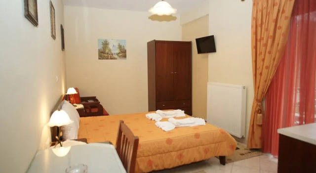 Студия с балконом и с видом на озеро Orama Hotel - Serene Lake Plastira Retreat with Stunning Views