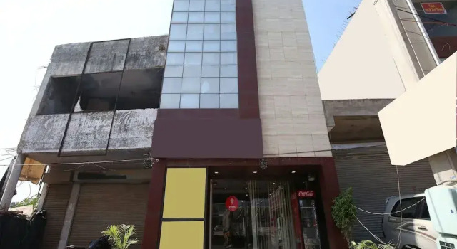 OYO 9951 Hotel Satkar Avenue, Varaa Hotelli Zirakpur Haryana