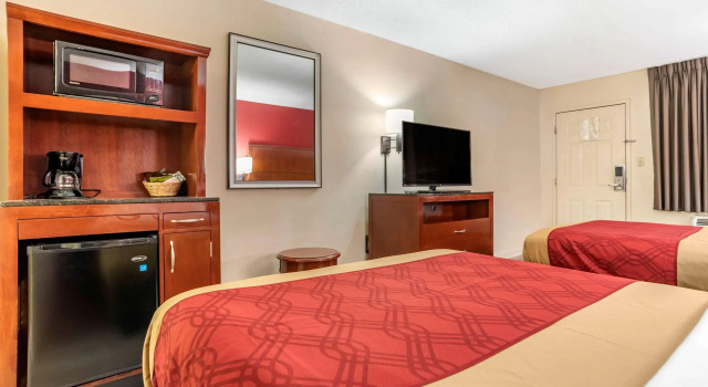 Четырёхместный номер Standard Econo Lodge Pearl - Jackson