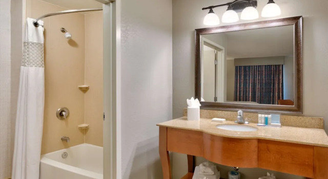 Четырёхместная студия с балконом Hampton Inn & Suites Show Low-Pinetop