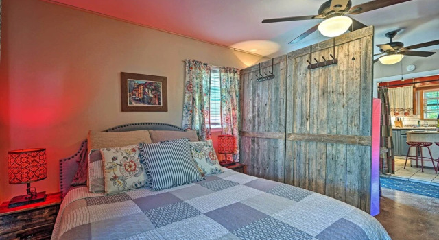 Quaint Garden City Studio w/ Hot Tub: Pets Welcome, Buchen Sie Ferienwohnung Garden City Texas