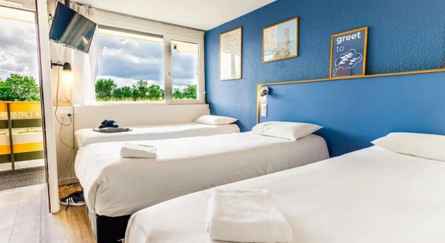 Трёхместный номер Standard greet Hotel Belleville en Beaujolais A6