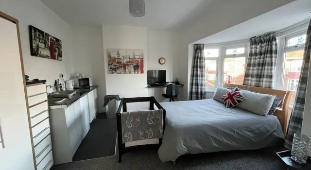 3 Bed House - Sleeps 5 - Wifi, Parking