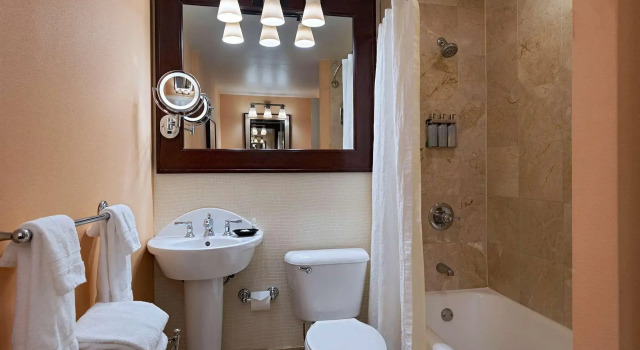 Двухместный клубный номер Standard The Stephen F Austin Royal Sonesta Hotel
