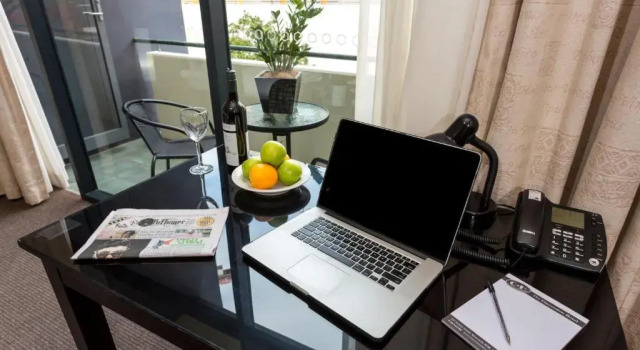 Двухместный номер Standard с балконом Clarendon Hotel