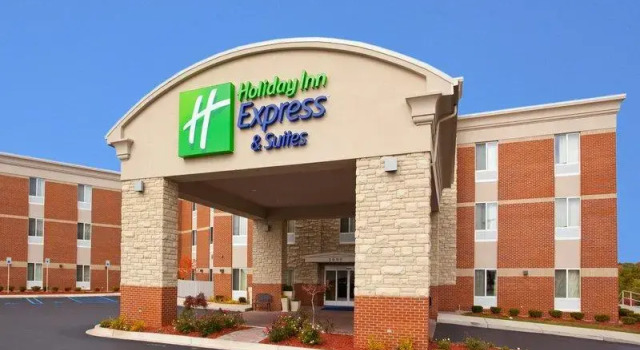 Люкс Economy Holiday Inn Express Hotel & Suites Auburn Hills by IHG