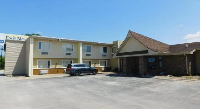 Presidential Inn, Varaa Hotelli West Branch Iowa