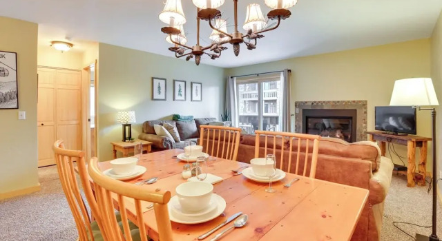 Cozy Winter Park Condo w/ Hot Tub & Shuttle!, Забронировать Апартаменты/квартира Апартаменты Винтер Парка, рядом с Body Kneads Massage and Pilates, Апартаменты/квартира