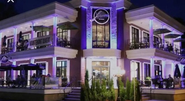 1-Bedroom Cozy Sweet #22 by Amazing Property Rentals, Rezerwuj Hotel Hotele w Outaouais z parkingiem, Parking