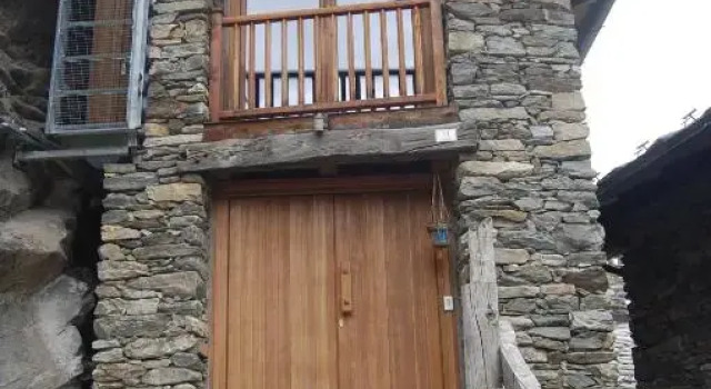 Case Gran Paradiso di Charme Villaggio La Barmaz, Забронировать Отель Рем-Сен-Жорж Валле д'Аоста