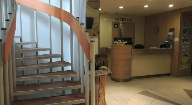 Hotel Club, Rezervovat Hotel Hotely v Prešovský kraj s parkováním, Parkování