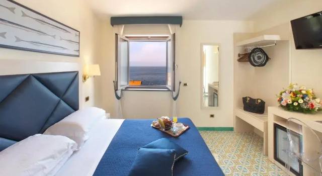 Четырёхместный номер с видом на море Hotel Del Mare