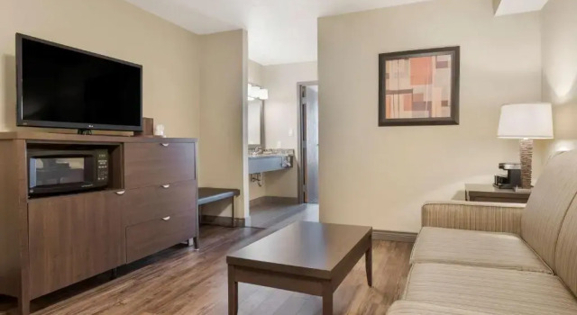 Люкс BEST WESTERN PLUS Saint John Hotel & Suites