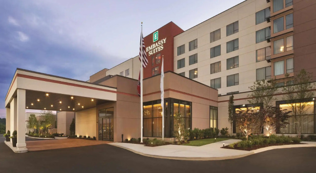Номер Standard Embassy Suites by Hilton Knoxville West
