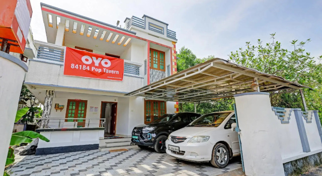 Capital O Pop Tavern Kazhakkottam, Забронировать Дом для отпуска Отели штата Кералы с парковкой, Парковка
