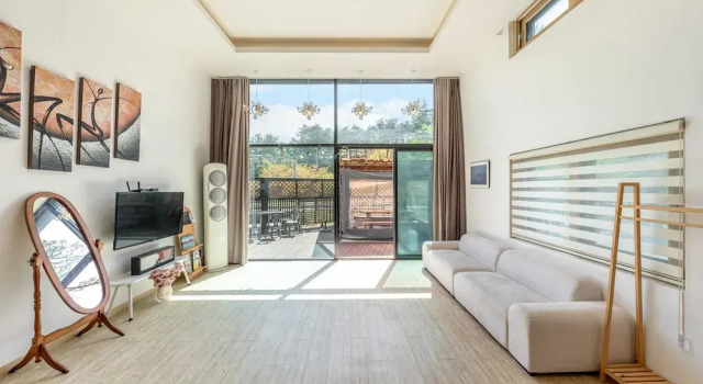 Номер Standard Дуплекс с 2 комнатами с видом на горы Gangneung Awesome Pension